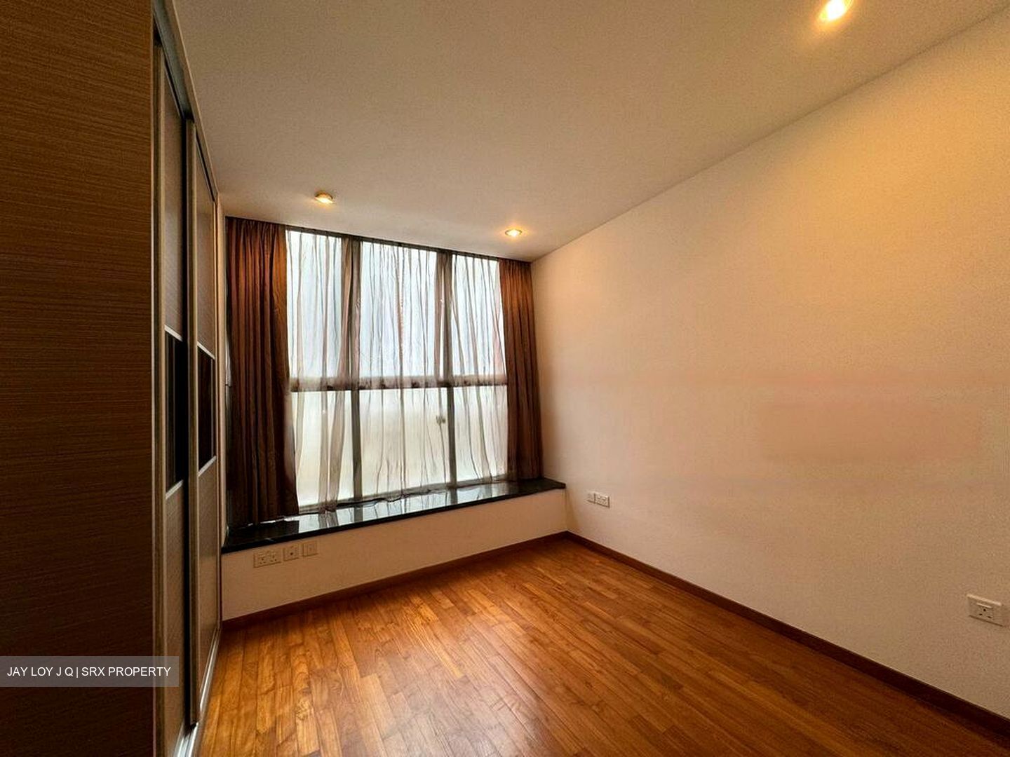 Holland Link (D10), Terrace #605631841